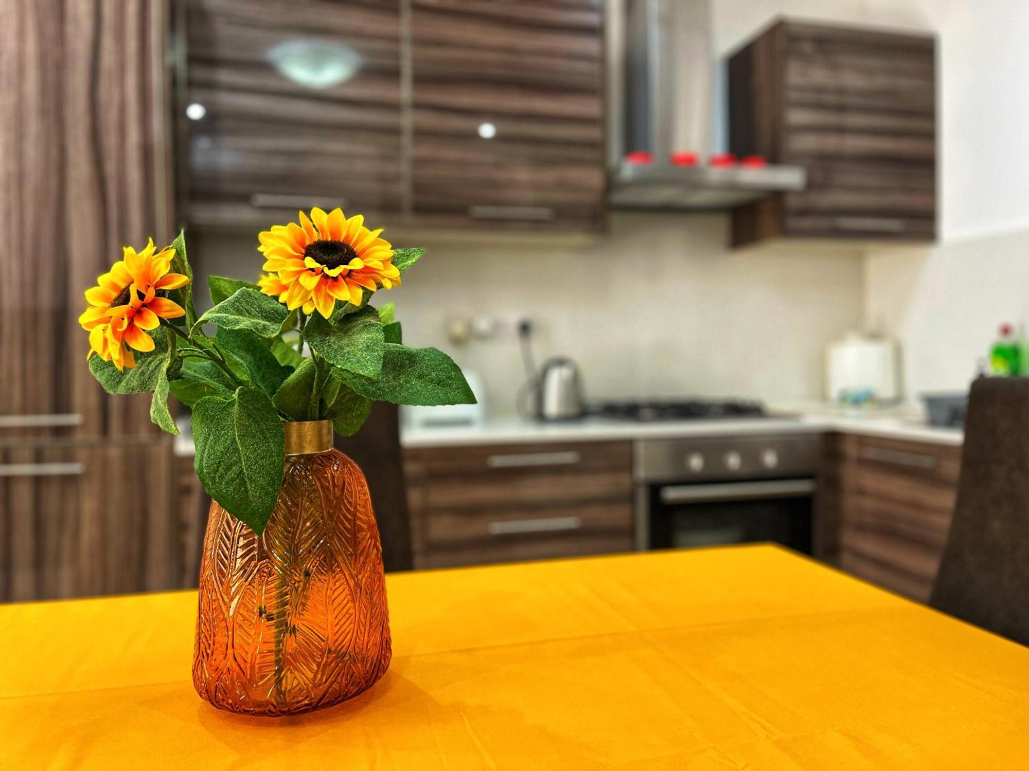 Charming Two Bedroom Apartment Pietà Екстериор снимка