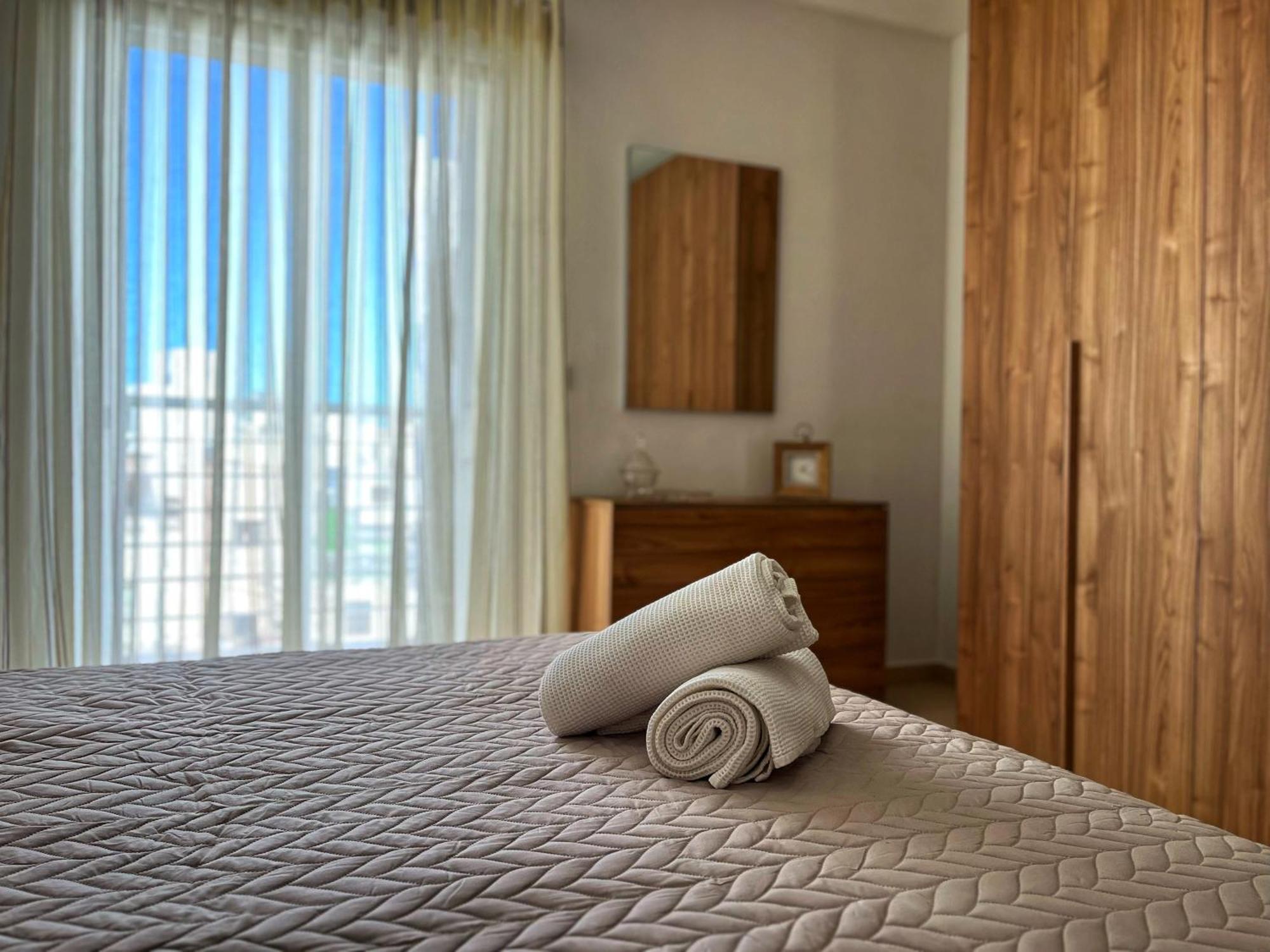 Charming Two Bedroom Apartment Pietà Екстериор снимка